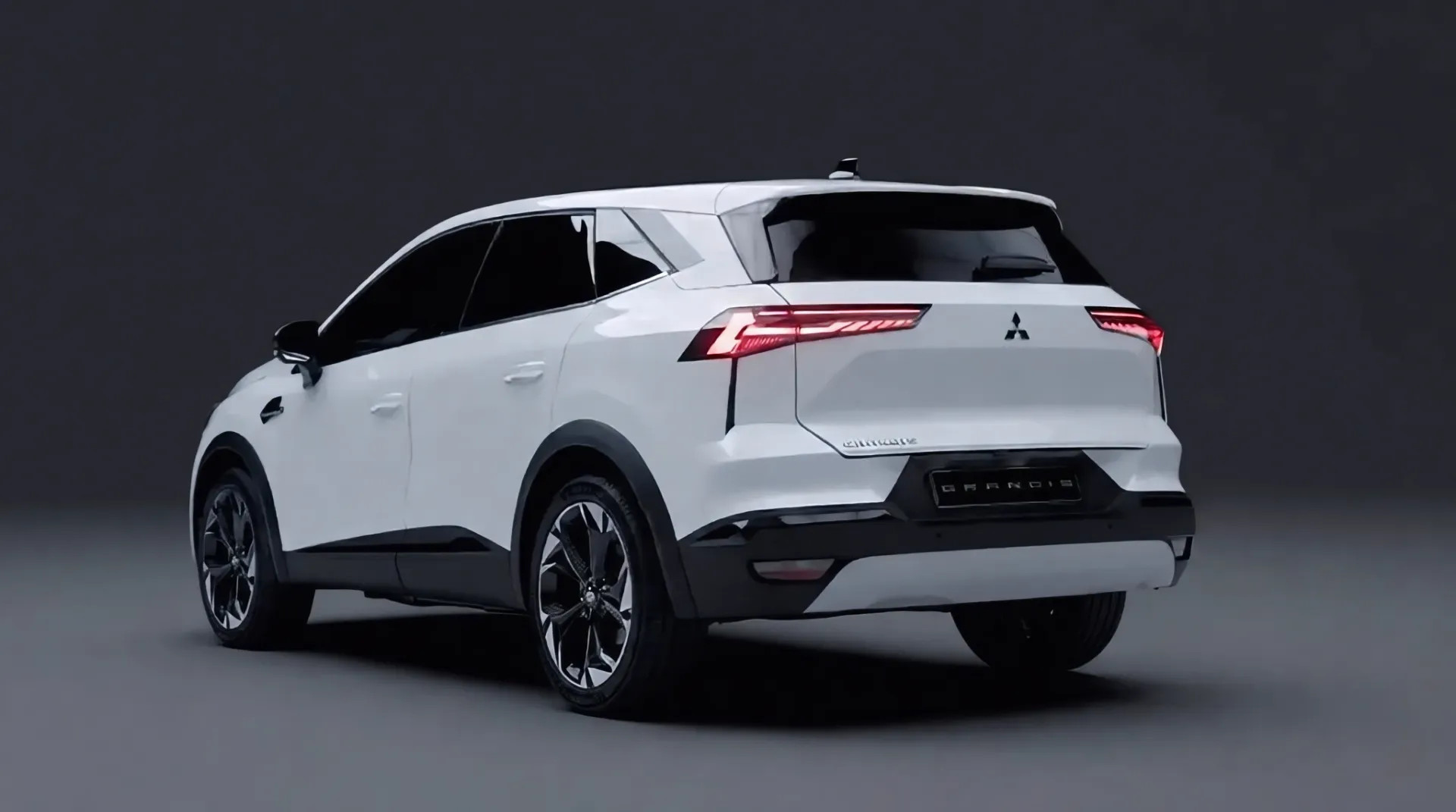 Na traseira, o veículo adota a identidade de design "Escultura Hexagonal", apresentando luzes LED intrigantes e configuradas horizontalmente e uma porta da bagageira redesenhada com linhas dinâmicas fortes.